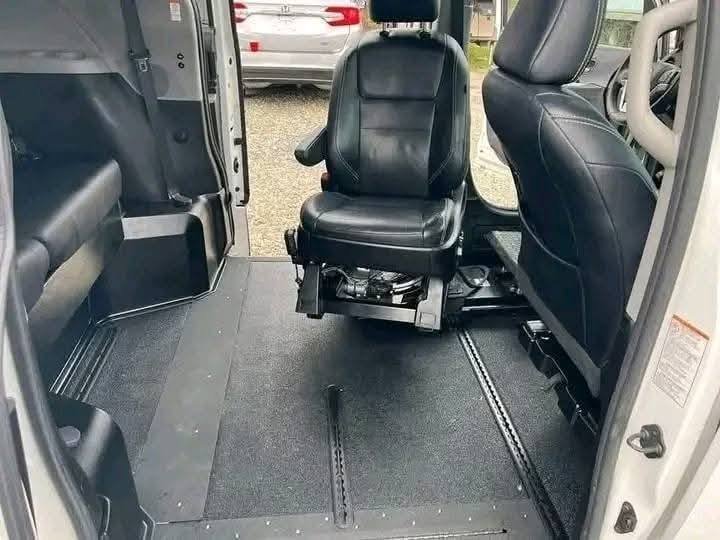 2017 Toyota Sienna - Image 7