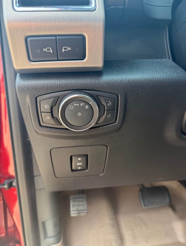 2015 Ford F-150 Platinum - Image 6